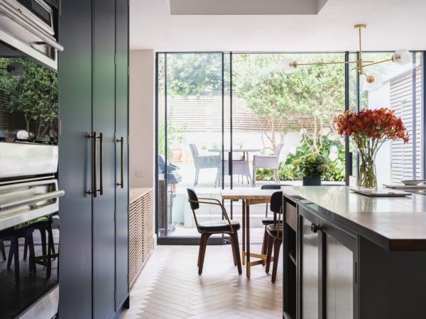 kitchen fitter